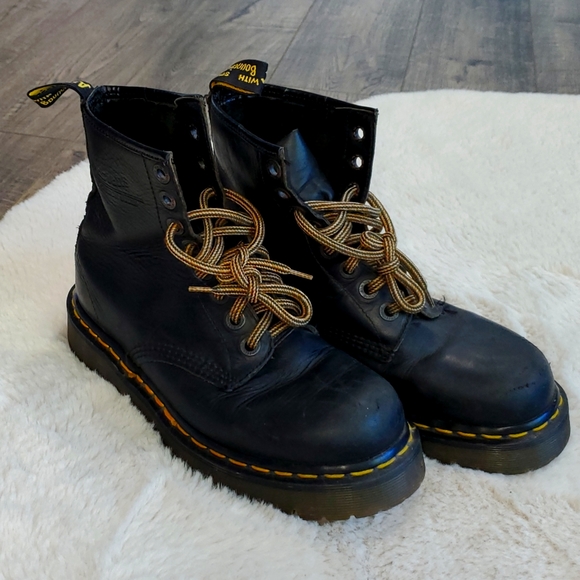 Dr. Martens Shoes - *VINTAGE* Dr. Martens 1461 boots